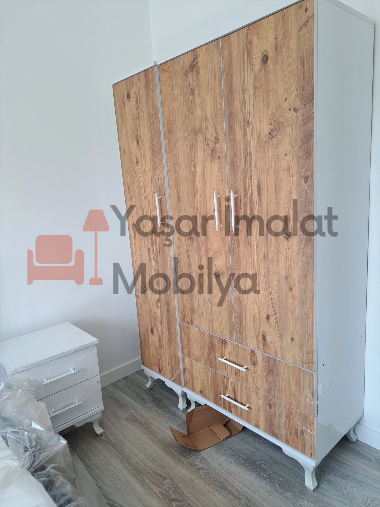 3 Kapılı Elbise Dolabı