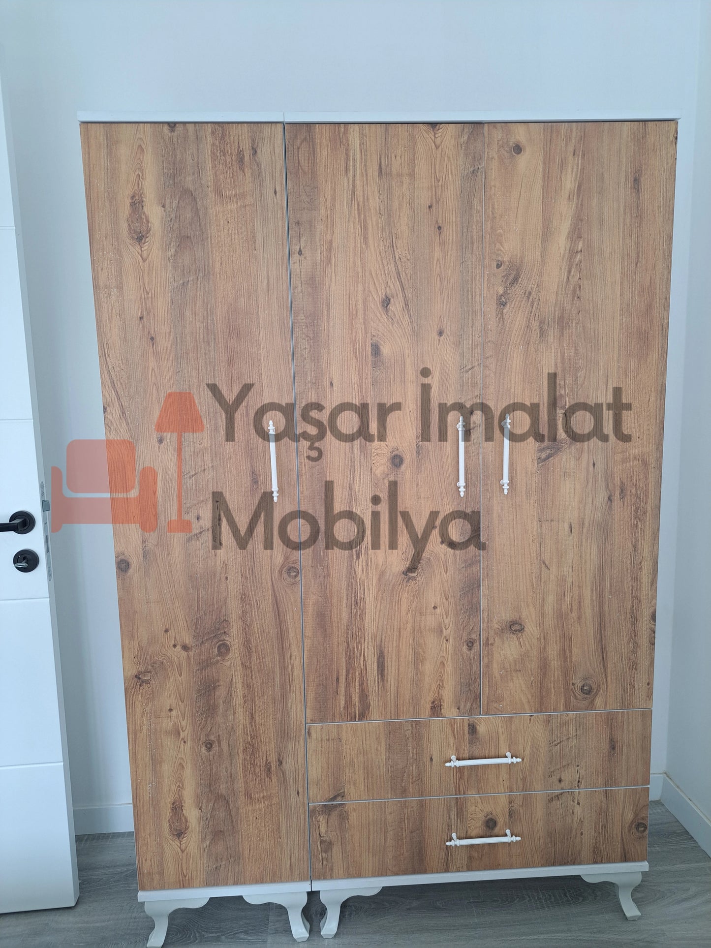 3 Kapılı Elbise Dolabı