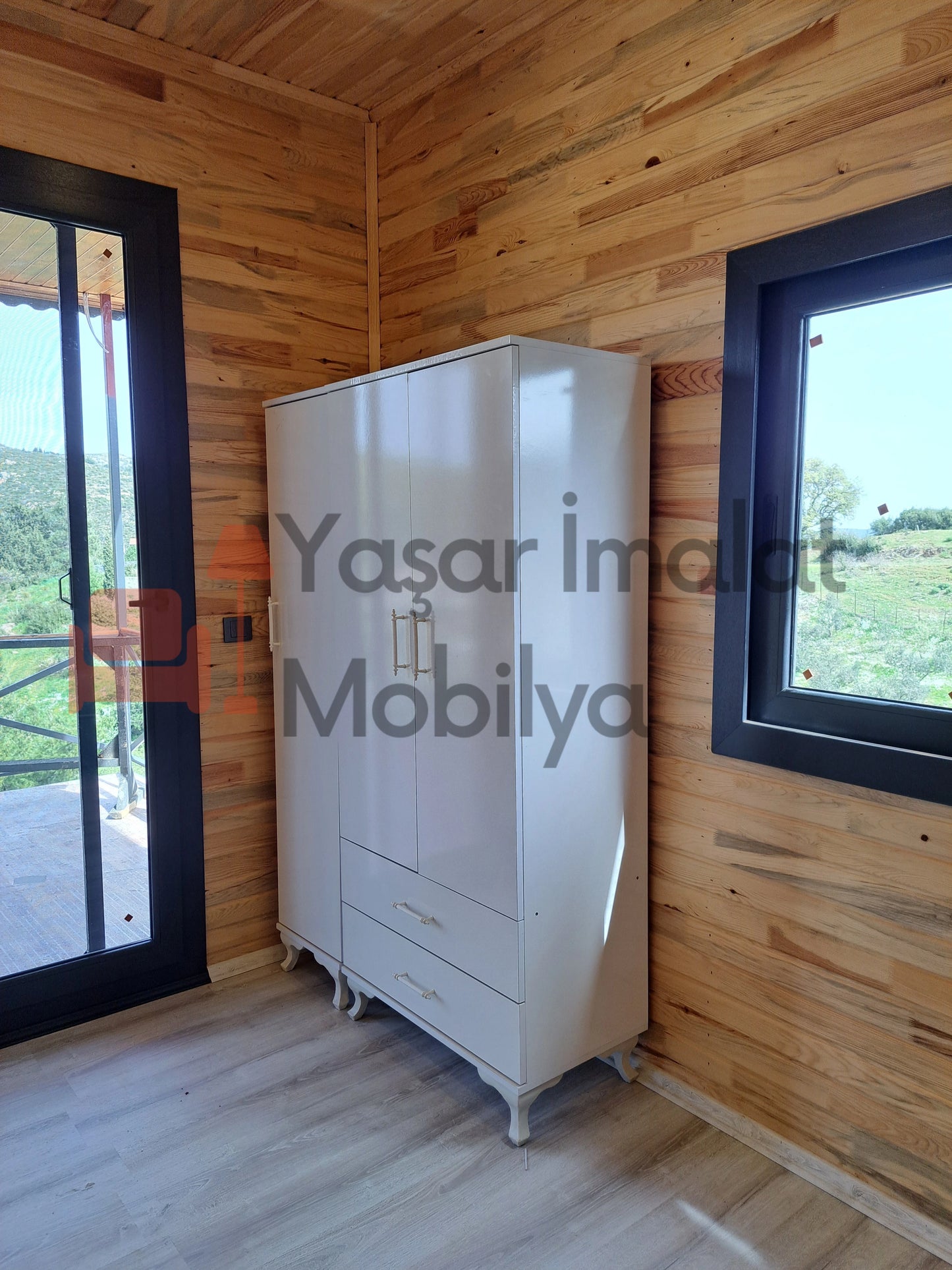3 Kapılı Elbise Dolabı